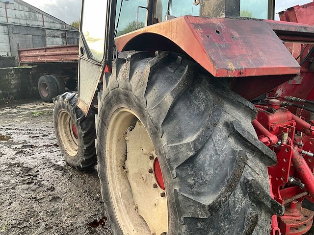 1980 international 845 + voorlader + accessoires - afbeelding 33 van  82