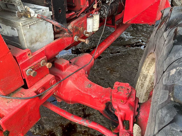 1980 international 845 + voorlader + accessoires - afbeelding 37 van  82