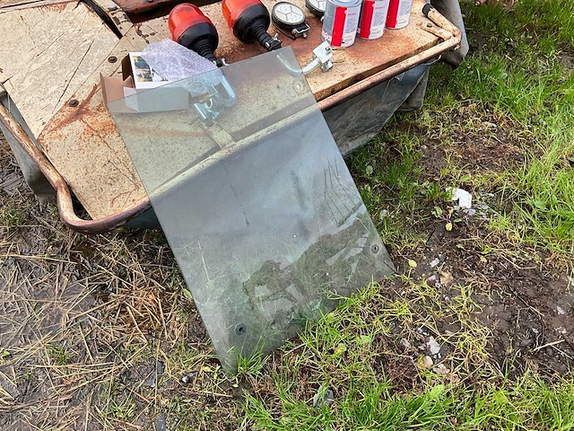 1980 international 845 + voorlader + accessoires - afbeelding 41 van  82