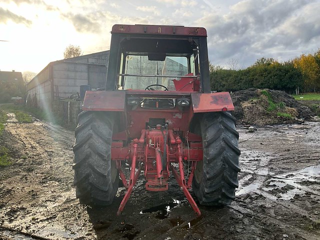 1980 international 845 + voorlader + accessoires - afbeelding 34 van  82