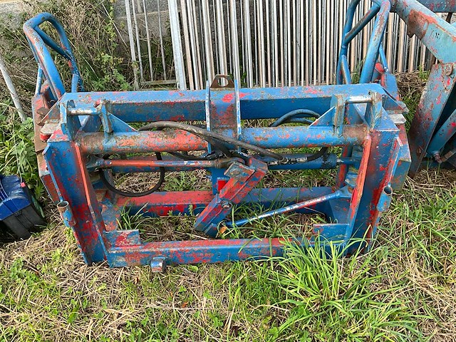 1980 international 845 + voorlader + accessoires - afbeelding 47 van  82