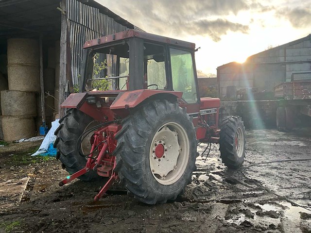 1980 international 845 + voorlader + accessoires - afbeelding 45 van  82