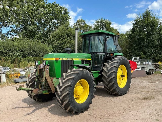 1981 john deere 4240s vierwielaangedreven landbouwtractor - afbeelding 1 van  32