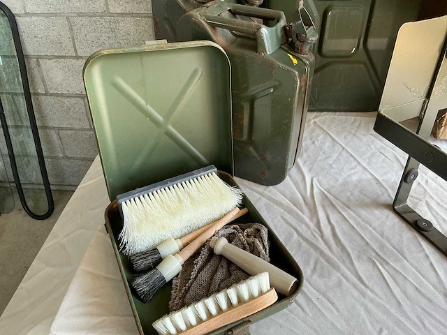 1982 halterung kraftstoff jerrycan overige legeruitrusting - afbeelding 4 van  6