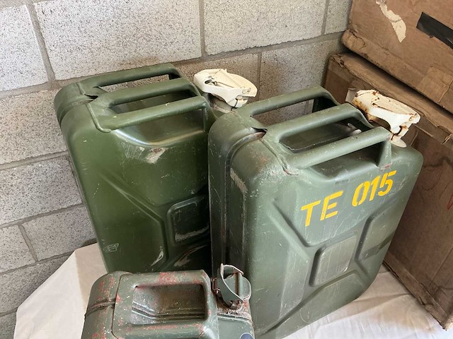 1982 halterung kraftstoff jerrycan overige legeruitrusting - afbeelding 6 van  6