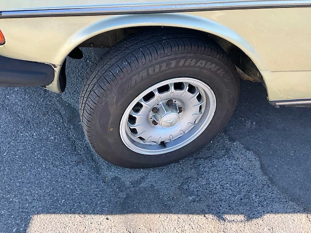 1983 mercedes-benz 200 - afbeelding 3 van  76