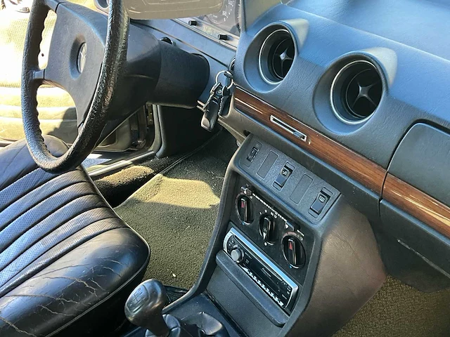 1983 mercedes-benz 200 - afbeelding 39 van  76