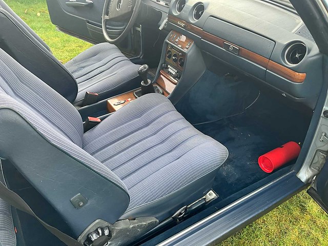 1983 mercedes-benz 230ce oldtimer - afbeelding 36 van  54