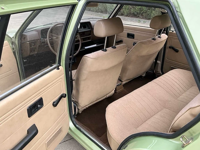 1983 mitsubishi colt - afbeelding 35 van  61