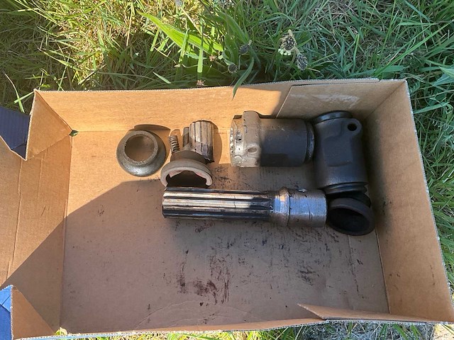 1983 renault r 551-4s 4wd landbouwtractor - afbeelding 21 van  30