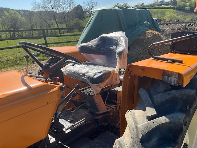 1983 renault r 551-4s 4wd landbouwtractor - afbeelding 30 van  30