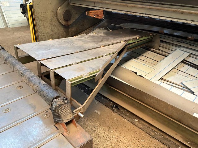 1984 darley gs3000x13 met roterende onderplaat guillotineschaar - afbeelding 8 van  11