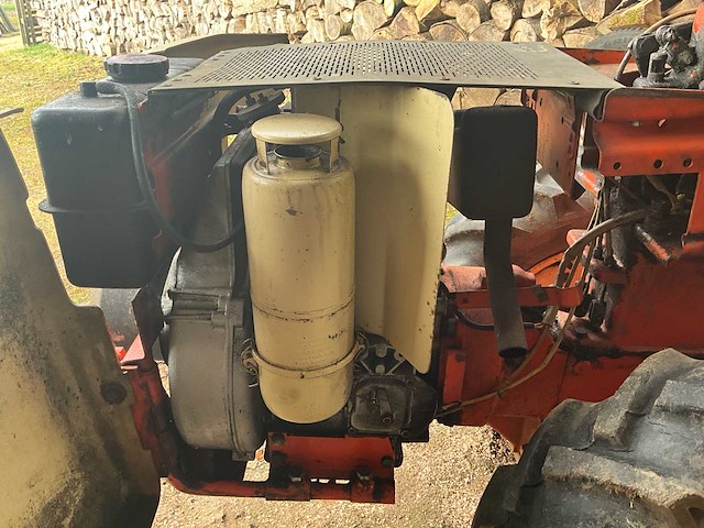 1984 holder e 9 tweewielige trekker - afbeelding 4 van  19