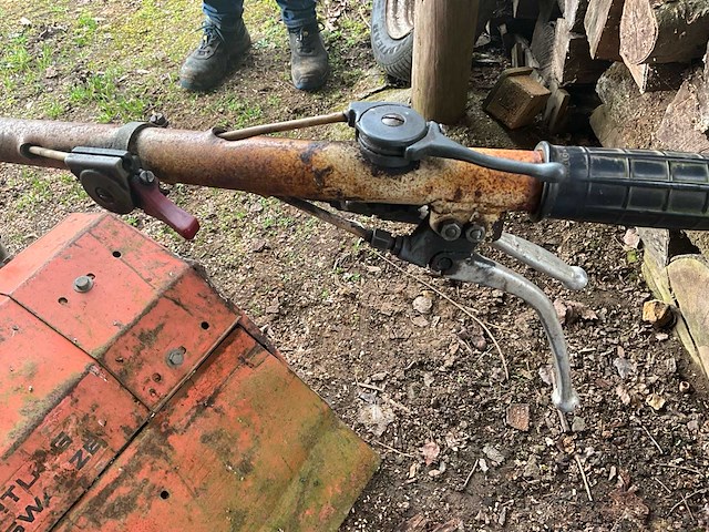 1984 holder e 9 tweewielige trekker - afbeelding 5 van  19