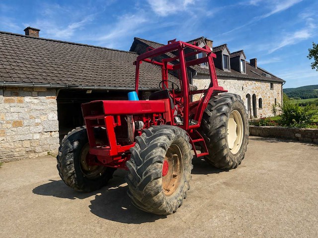 1984 internationale landbouwtractor 4wd - afbeelding 1 van  8