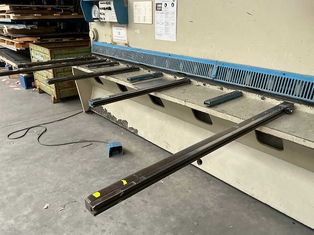1984 lvd mvn 40/4 hydraulische guillotineschaar - afbeelding 4 van  6