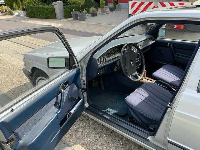 1984 mercedes-benz 190e personenauto - afbeelding 3 van  27