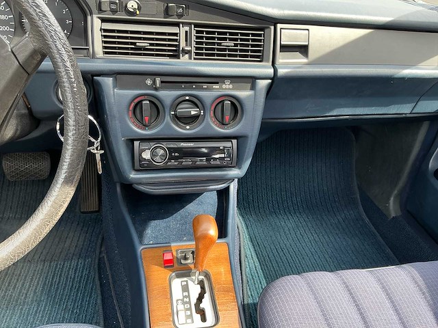1984 mercedes-benz 190e personenauto - afbeelding 7 van  27