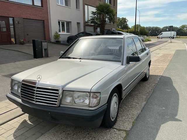 1984 mercedes-benz 190e personenauto - afbeelding 1 van  17