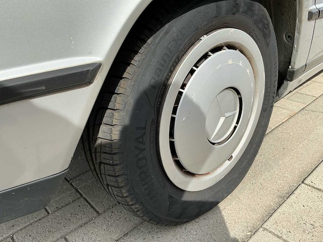 1984 mercedes-benz 190e personenauto - afbeelding 9 van  17