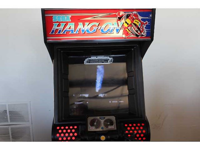 1985 - hang on - speelautomaat - afbeelding 1 van  9