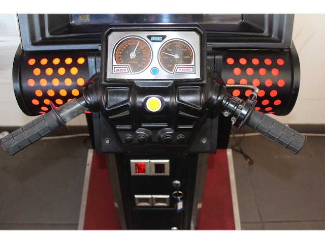 1985 - hang on - speelautomaat - afbeelding 7 van  9