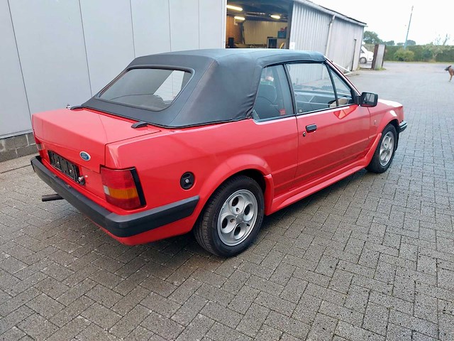1985 ford escort 1.6 xr3i oldtimer - afbeelding 11 van  14