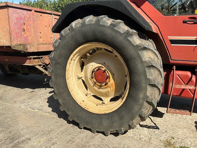 1985 international 1056 axlf vierwielaangedreven landbouwtractor - oldtimer - afbeelding 3 van  27