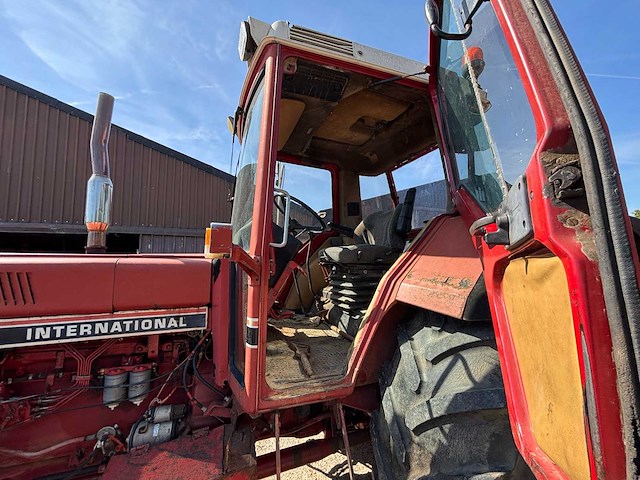 1985 international 1056 axlf vierwielaangedreven landbouwtractor - oldtimer - afbeelding 4 van  27