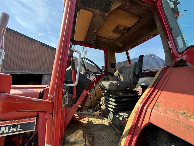 1985 international 1056 axlf vierwielaangedreven landbouwtractor - oldtimer - afbeelding 5 van  27