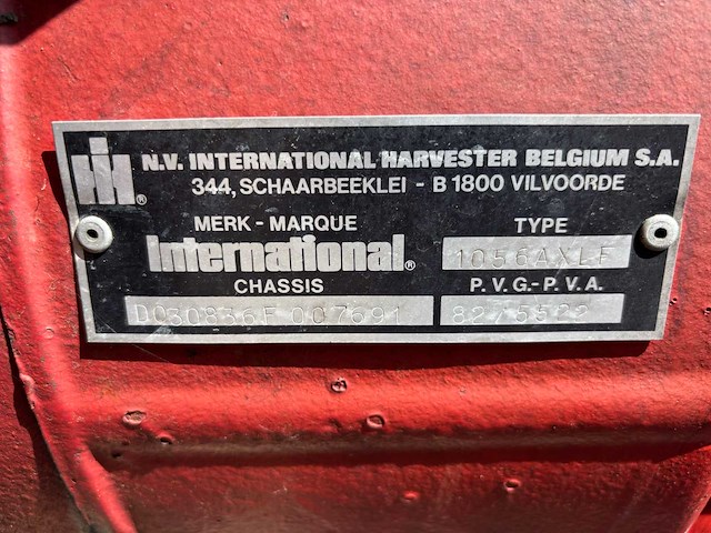 1985 international 1056 axlf vierwielaangedreven landbouwtractor - oldtimer - afbeelding 13 van  27