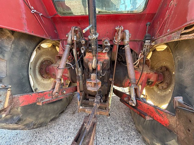 1985 international 1056 axlf vierwielaangedreven landbouwtractor - oldtimer - afbeelding 17 van  27