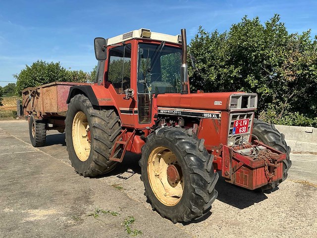 1985 international 1056 axlf vierwielaangedreven landbouwtractor - oldtimer - afbeelding 24 van  27