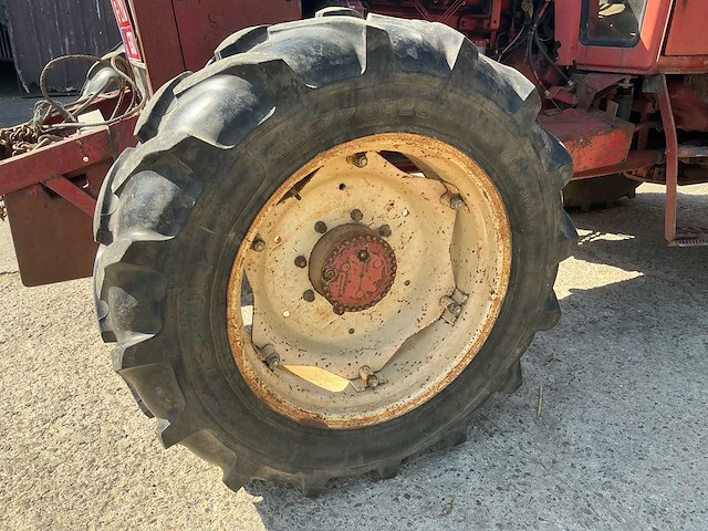 1985 international 1056 axlf vierwielaangedreven landbouwtractor - oldtimer - afbeelding 26 van  27