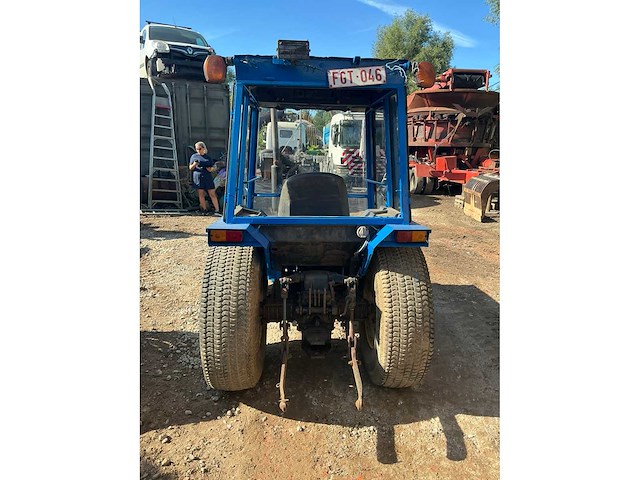 1986 iseki 4270 vierwielaangedreven tuinbouw tractor - afbeelding 14 van  17