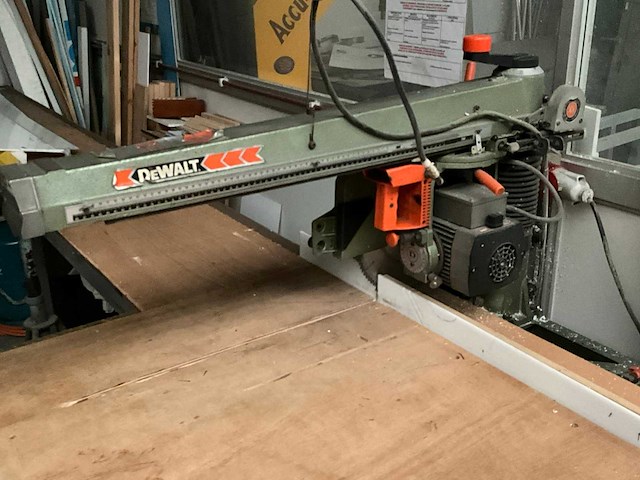 1987 dewalt dw8103 radiaalafkortzaagmachine - afbeelding 1 van  10