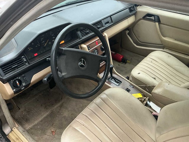 1987 mercdes-benz 250d oldtimer personenauto - afbeelding 3 van  15