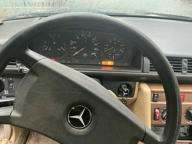 1987 mercdes-benz 250d oldtimer personenauto - afbeelding 4 van  15