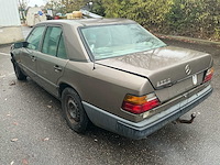 1987 mercdes-benz 250d oldtimer personenauto - afbeelding 9 van  15