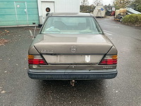 1987 mercdes-benz 250d oldtimer personenauto - afbeelding 10 van  15