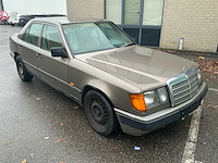 1987 mercdes-benz 250d oldtimer personenauto - afbeelding 14 van  15