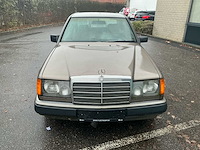 1987 mercdes-benz 250d oldtimer personenauto - afbeelding 15 van  15