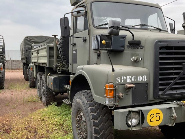 1987 volvo n10 6x6 met fassi 8m kraan legervoertuig - afbeelding 9 van  16