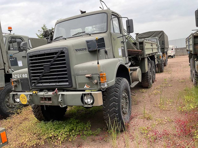 1987 volvo n10 6x6 met fassi 8m kraan legervoertuig - afbeelding 12 van  16