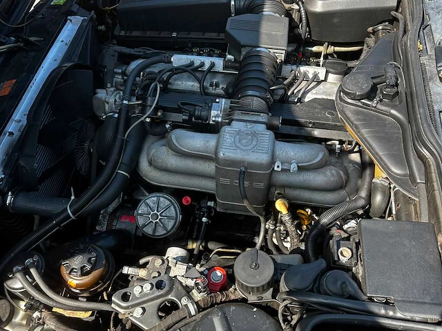 1988 bmw e32 735i oldtimer - afbeelding 18 van  20