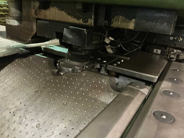 1988 trumpf trumatic 260 rotation ponsmachine - afbeelding 6 van  9