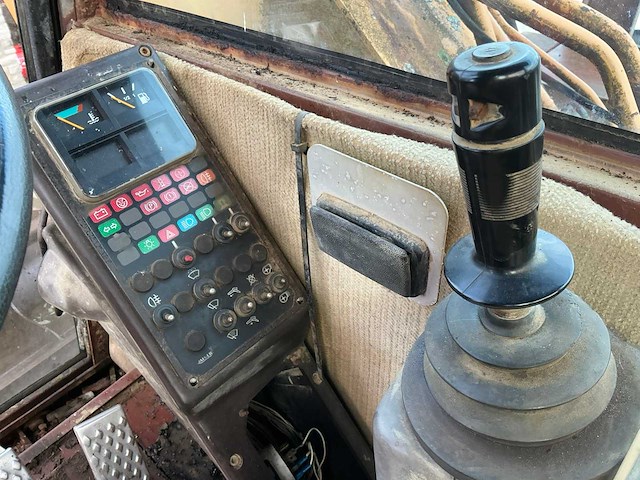 1989 case 688 wielgraafmachine - afbeelding 12 van  15