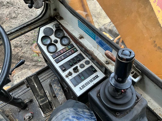 1989 liebherr a900b graaflaadmachine - 14 ton - met kentekenpapieren - afbeelding 20 van  29