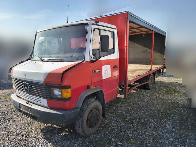 1989 mercedes 709d vrachtwagen - afbeelding 23 van  27