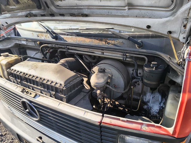 1989 mercedes 709d vrachtwagen - afbeelding 9 van  27